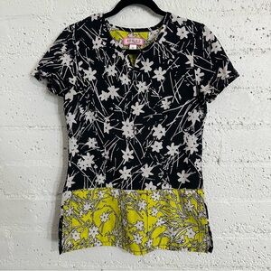 koi by Kathy Peterson Women Scrub Top XS Floral V Neck Short Sleeve Pockets AA10